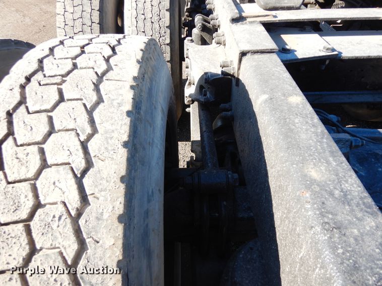 image for item DF6728 2005 Peterbilt 379  semi truck