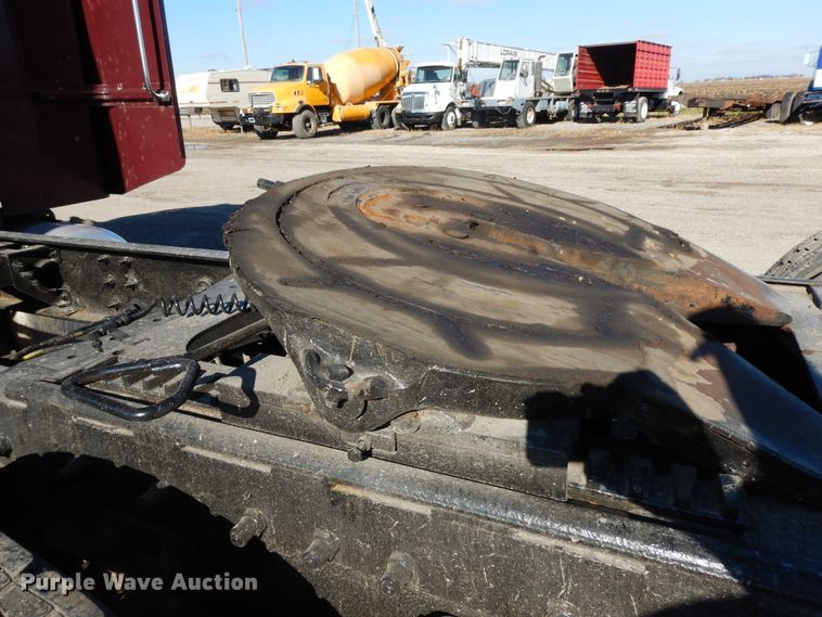 image for item DF6728 2005 Peterbilt 379  semi truck