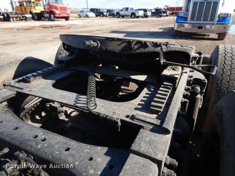 image for item DF6728 2005 Peterbilt 379  semi truck
