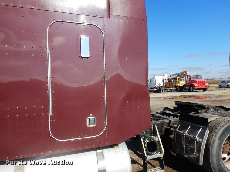 image for item DF6728 2005 Peterbilt 379  semi truck