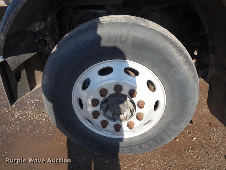 image for item DF6728 2005 Peterbilt 379  semi truck