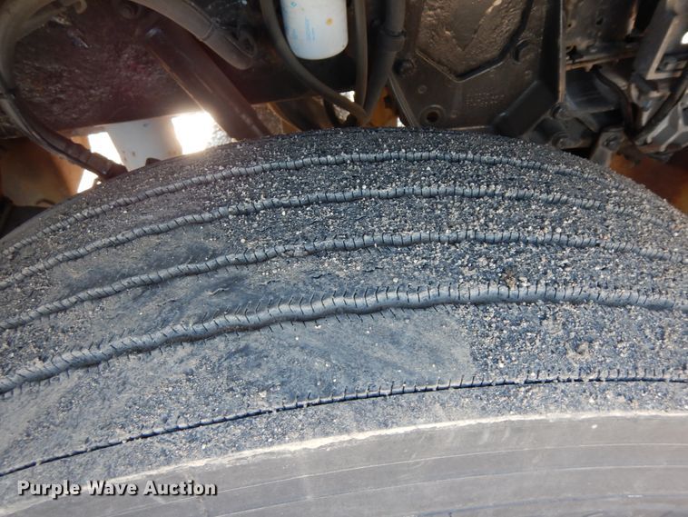 image for item DF6728 2005 Peterbilt 379  semi truck