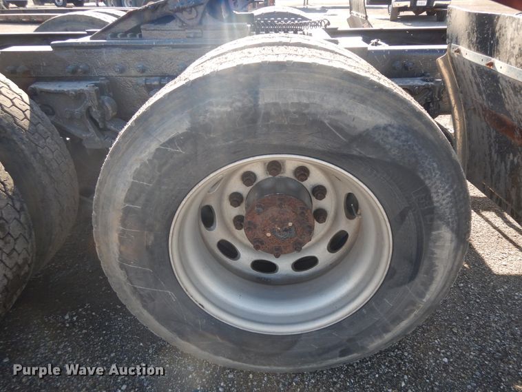 image for item DF6728 2005 Peterbilt 379  semi truck