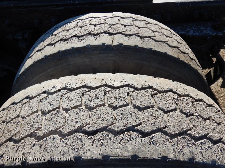 image for item DF6728 2005 Peterbilt 379  semi truck