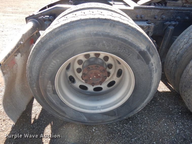 image for item DF6728 2005 Peterbilt 379  semi truck