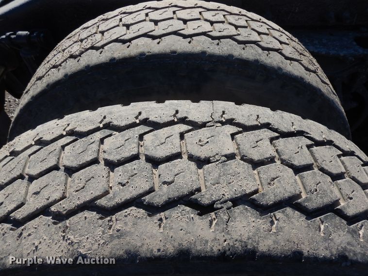 image for item DF6728 2005 Peterbilt 379  semi truck