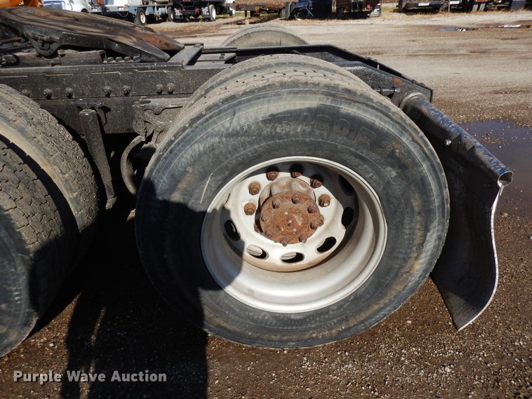 image for item DF6728 2005 Peterbilt 379  semi truck