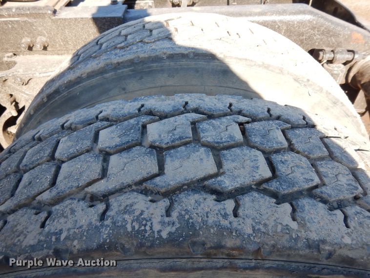 image for item DF6728 2005 Peterbilt 379  semi truck