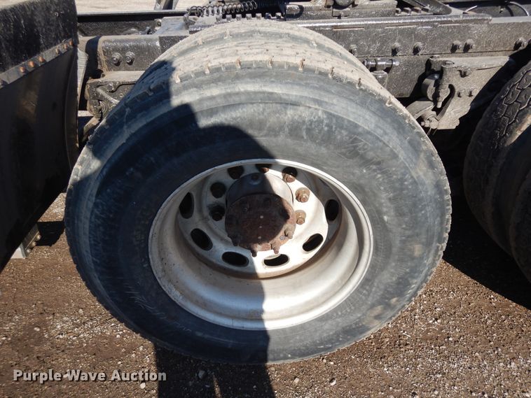 image for item DF6728 2005 Peterbilt 379  semi truck