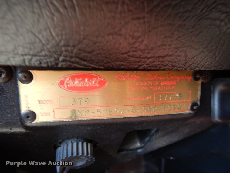 image for item DF6728 2005 Peterbilt 379  semi truck
