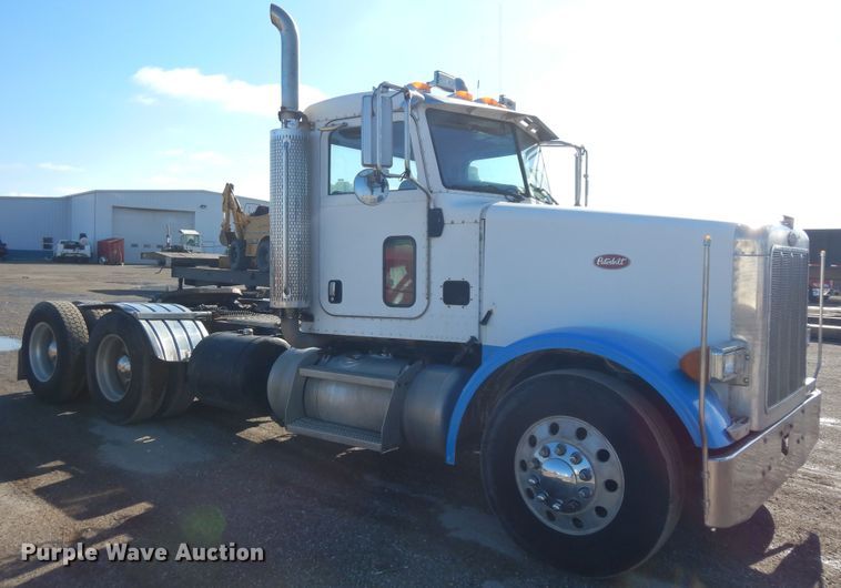 image for item DF6729 2005 Peterbilt 378  semi truck
