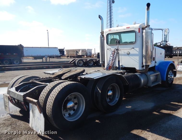 image for item DF6729 2005 Peterbilt 378  semi truck