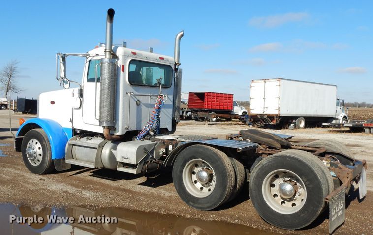 image for item DF6729 2005 Peterbilt 378  semi truck