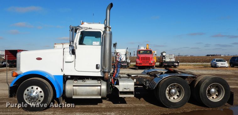 image for item DF6729 2005 Peterbilt 378  semi truck