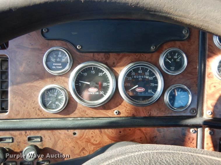 image for item DF6729 2005 Peterbilt 378  semi truck