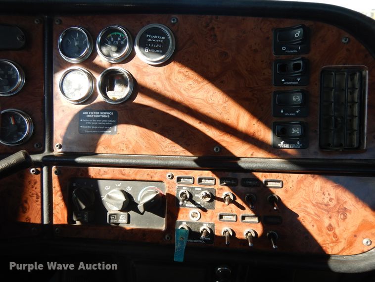 image for item DF6729 2005 Peterbilt 378  semi truck