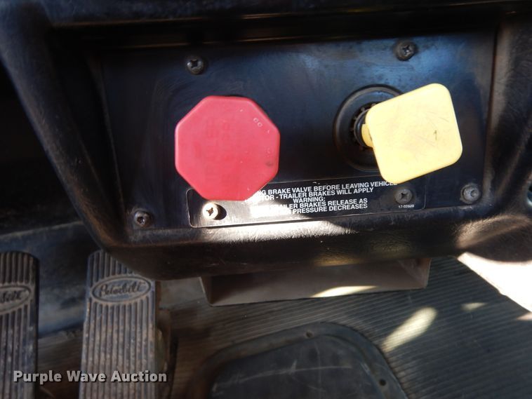 image for item DF6729 2005 Peterbilt 378  semi truck