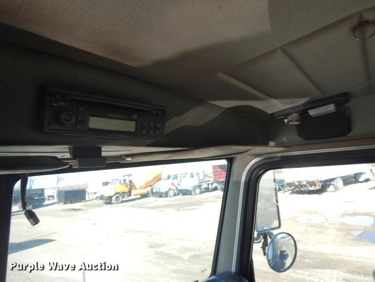 image for item DF6729 2005 Peterbilt 378  semi truck