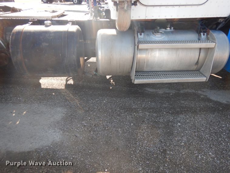image for item DF6729 2005 Peterbilt 378  semi truck
