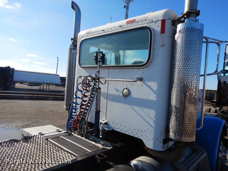 image for item DF6729 2005 Peterbilt 378  semi truck