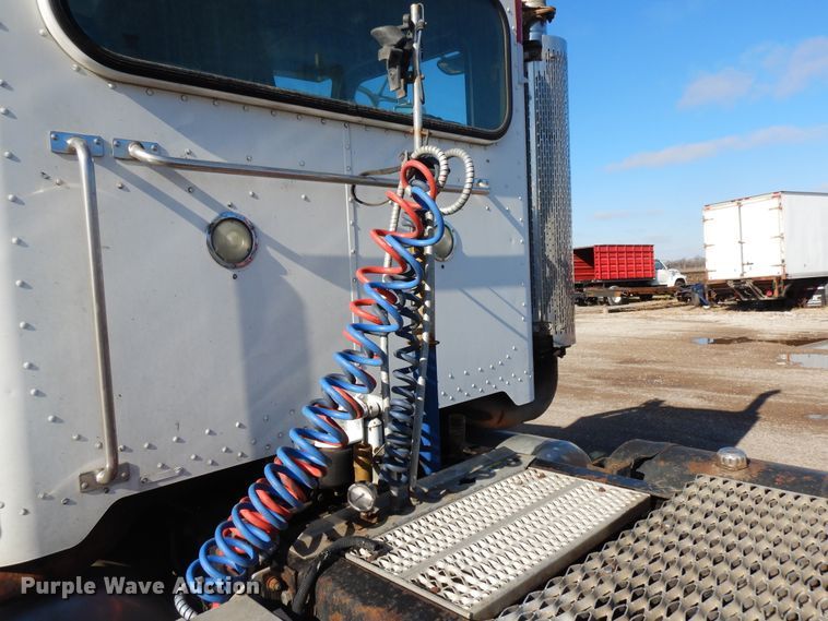 image for item DF6729 2005 Peterbilt 378  semi truck