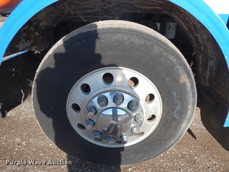 image for item DF6729 2005 Peterbilt 378  semi truck