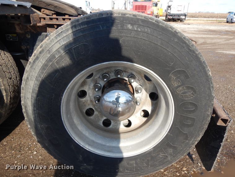 image for item DF6729 2005 Peterbilt 378  semi truck