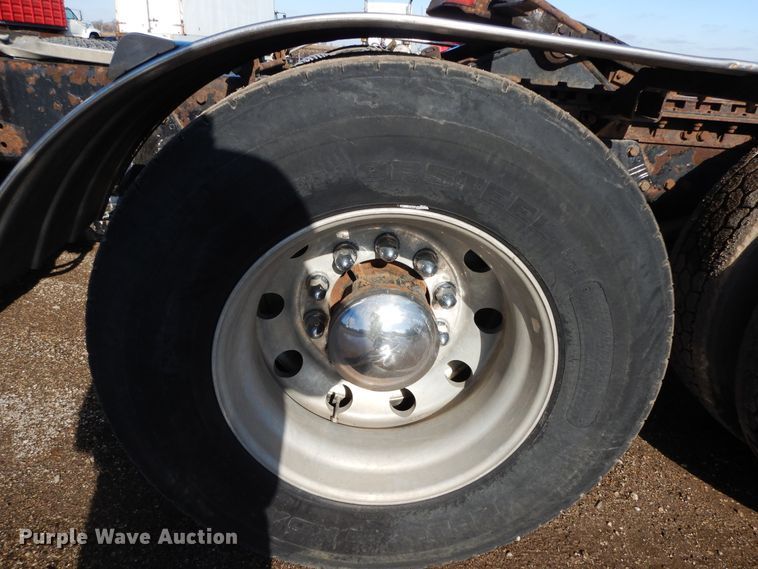 image for item DF6729 2005 Peterbilt 378  semi truck