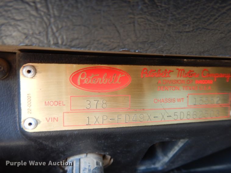 image for item DF6729 2005 Peterbilt 378  semi truck