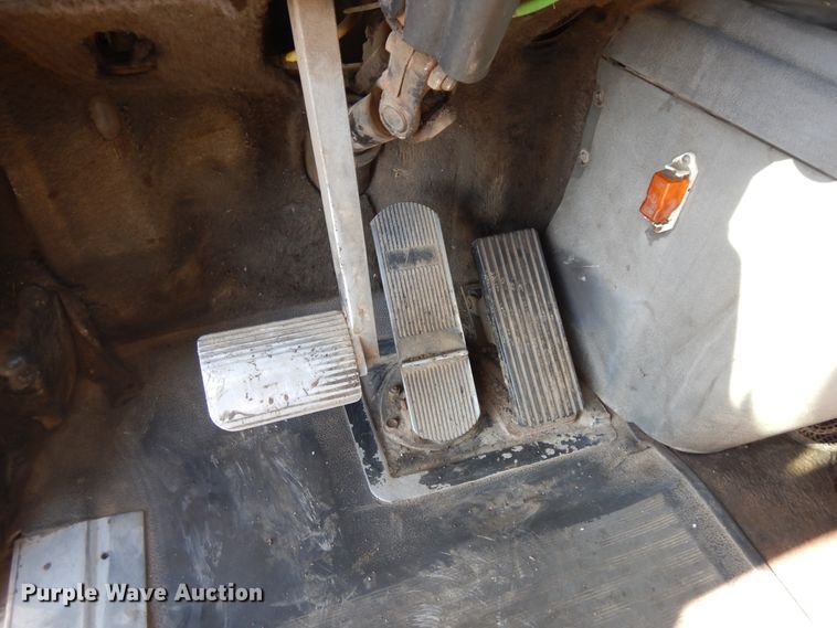 image for item DF6730 2001 International 9900i  semi truck