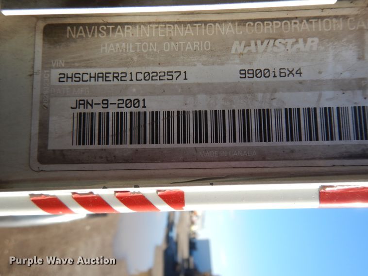 image for item DF6730 2001 International 9900i  semi truck