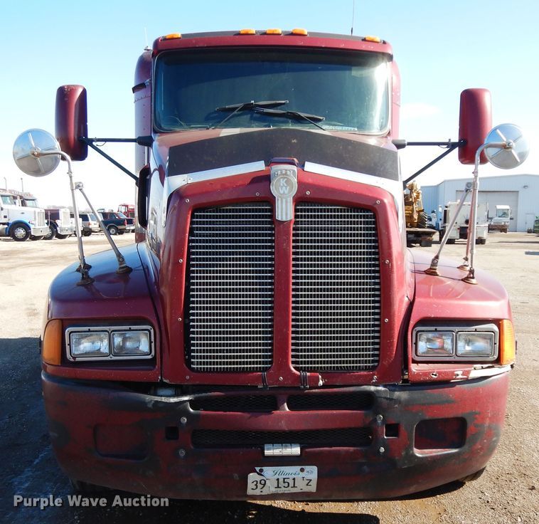 image for item DF6731 2000 Kenworth T600  semi truck