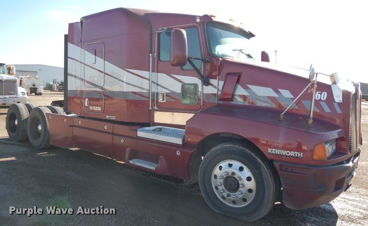 image for item DF6731 2000 Kenworth T600  semi truck