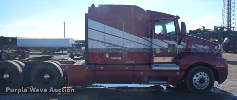 image for item DF6731 2000 Kenworth T600  semi truck