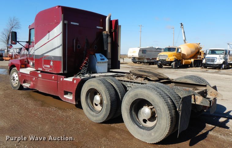 image for item DF6731 2000 Kenworth T600  semi truck