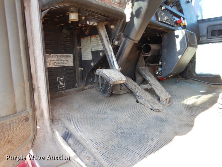 image for item DF6731 2000 Kenworth T600  semi truck