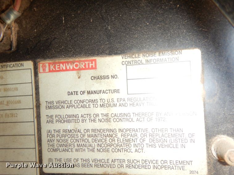 image for item DF6731 2000 Kenworth T600  semi truck