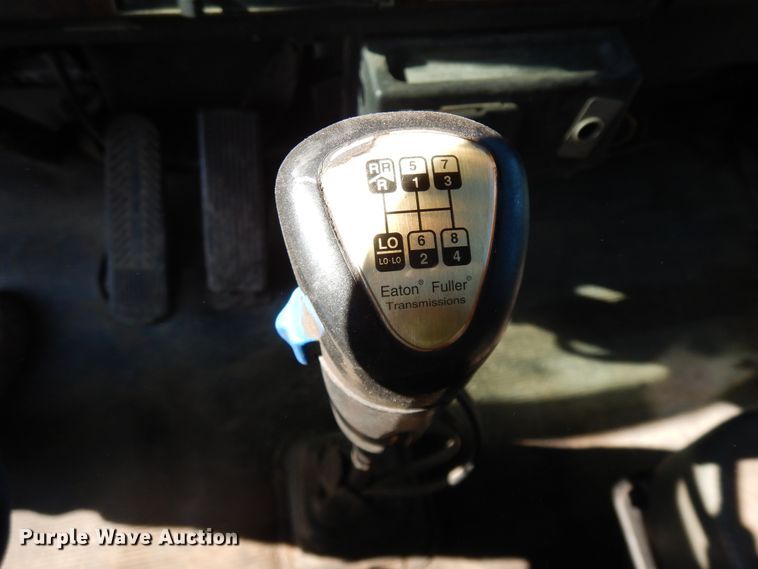 image for item DF6731 2000 Kenworth T600  semi truck