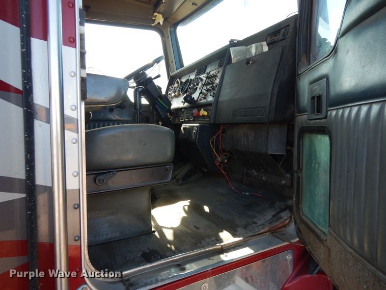 image for item DF6731 2000 Kenworth T600  semi truck