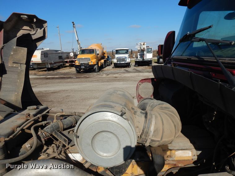 image for item DF6731 2000 Kenworth T600  semi truck