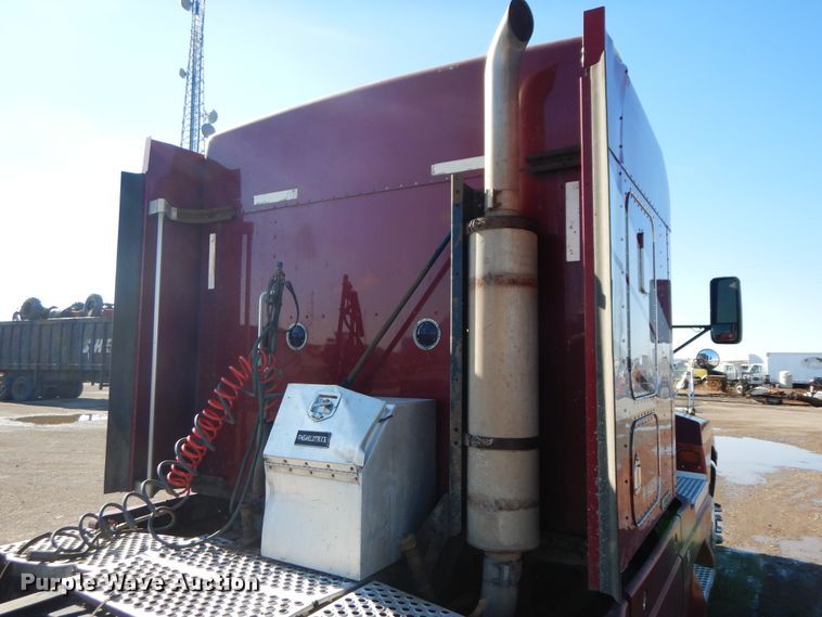 image for item DF6731 2000 Kenworth T600  semi truck