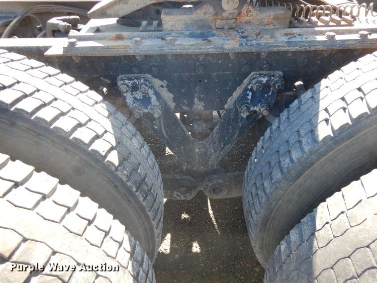 image for item DF6731 2000 Kenworth T600  semi truck