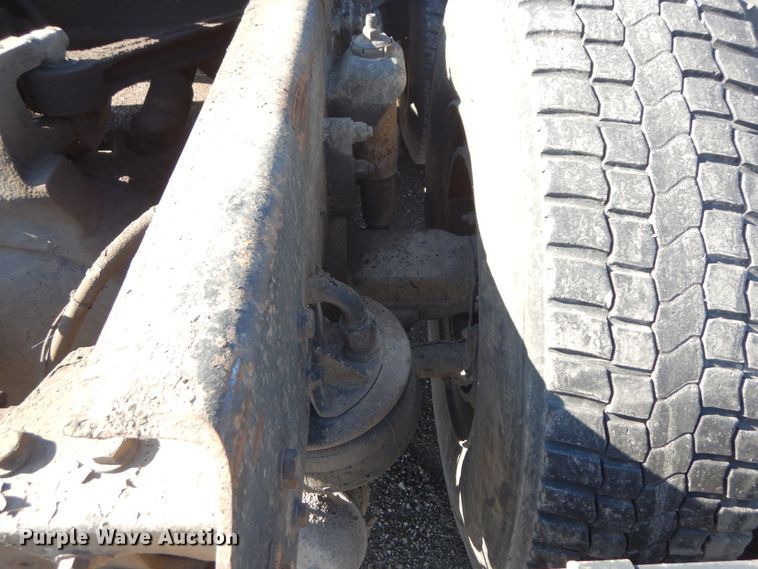 image for item DF6731 2000 Kenworth T600  semi truck