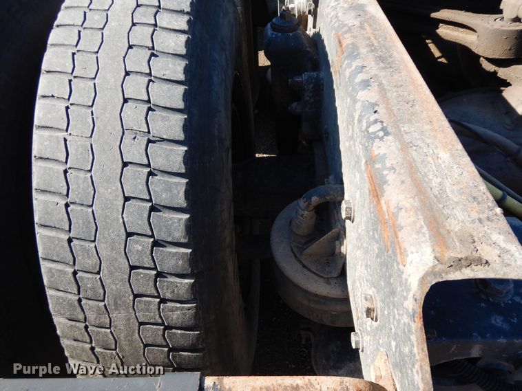 image for item DF6731 2000 Kenworth T600  semi truck