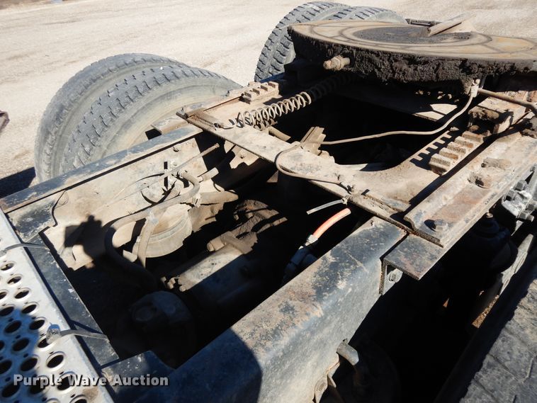 image for item DF6731 2000 Kenworth T600  semi truck