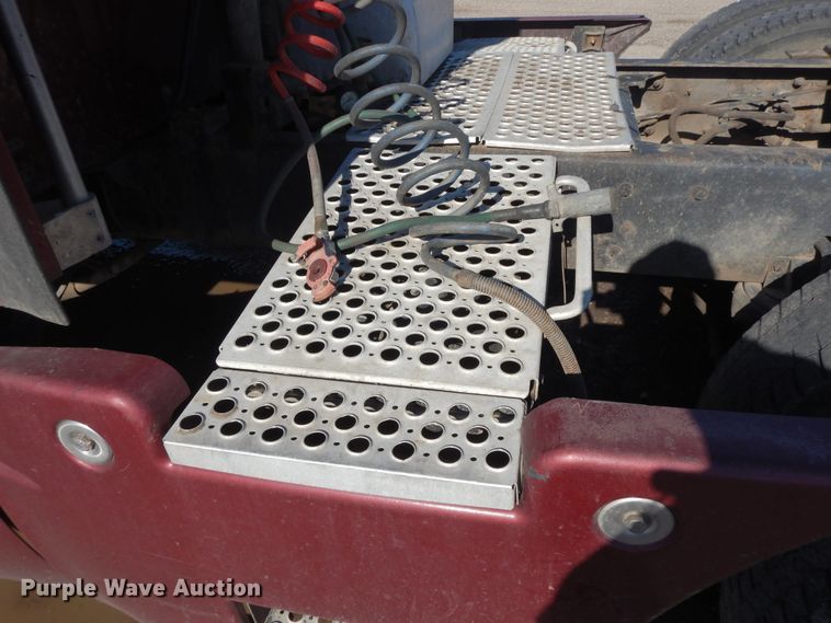 image for item DF6731 2000 Kenworth T600  semi truck