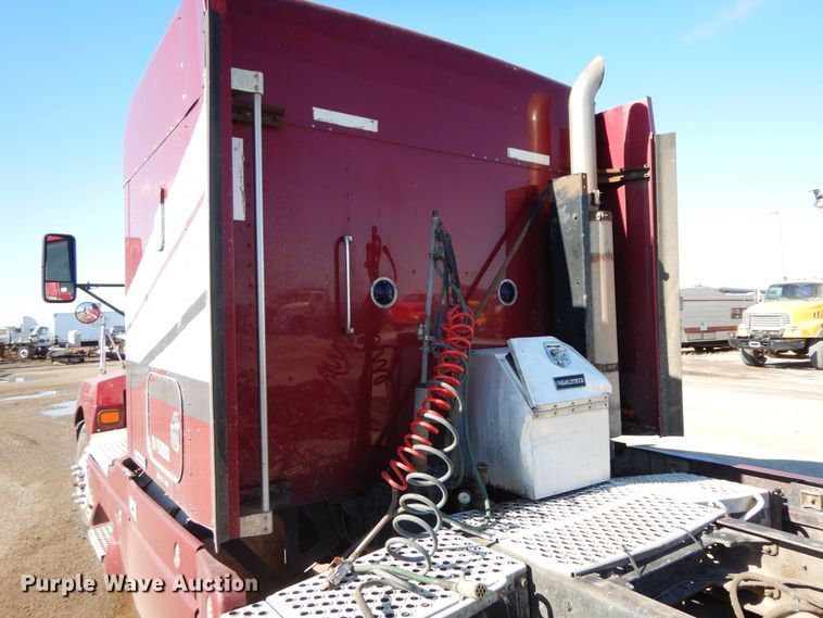 image for item DF6731 2000 Kenworth T600  semi truck