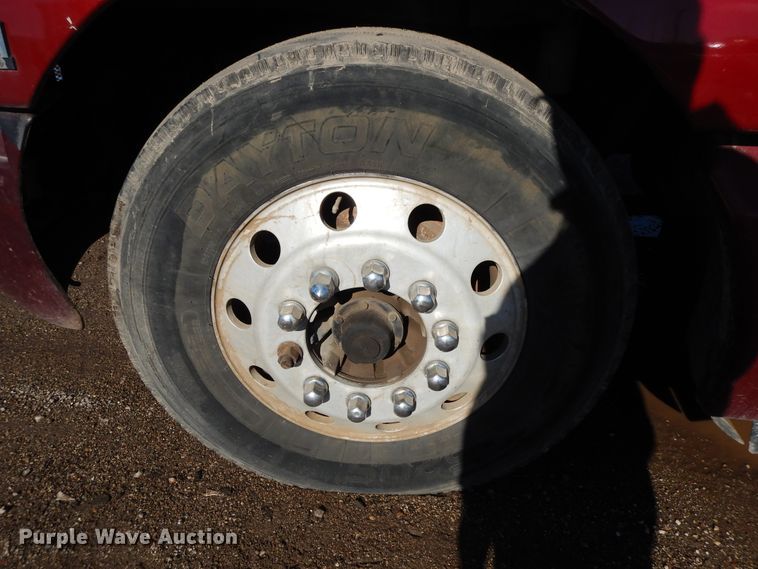 image for item DF6731 2000 Kenworth T600  semi truck