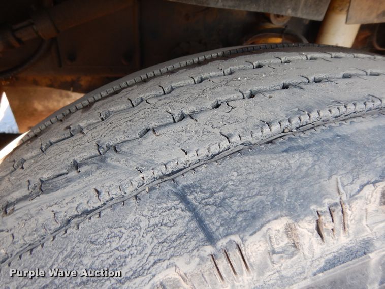 image for item DF6731 2000 Kenworth T600  semi truck