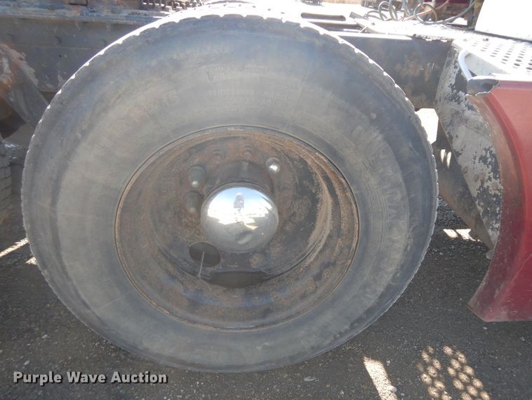 image for item DF6731 2000 Kenworth T600  semi truck